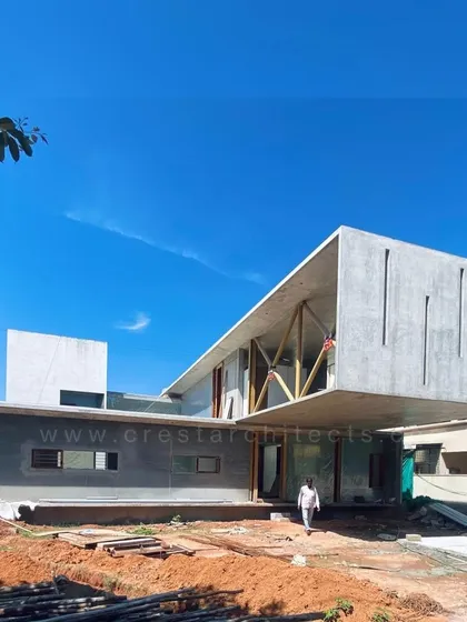 A duplicate of the previous image, this photo from the construction phase shows the impressive 23-foot cantilever in its raw concrete form, a testament to the bold structural vision of the project.
