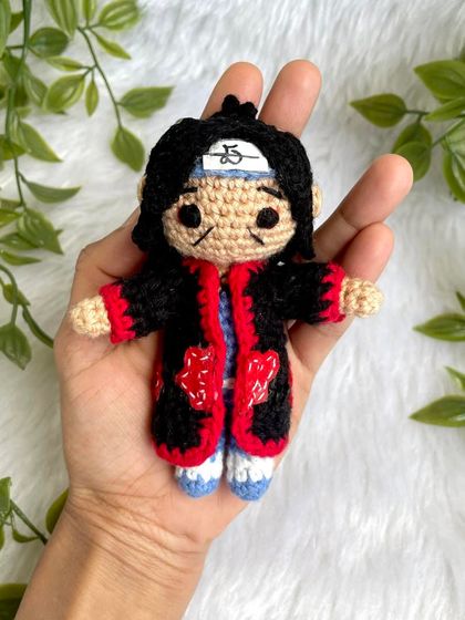 A mini-sized Itachi Uchiha from Naruto, perfect as a keychain or a small collectible. Even in a tiny size, I made sure to include the details of his Akatsuki cloak.