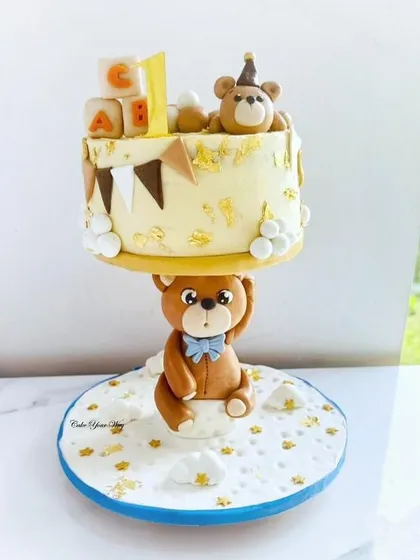 This is my first-ever anti-gravity cake, and it’s a milestone I'm so proud of. I handcrafted this teddy bear design to make a little one's first birthday truly magical. It shows how I love to play with creative ideas to make your celebration's centerpiece unforgettable.