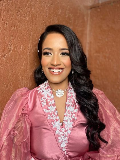 Vibrant Mehendi & Haldi Looks photo 16