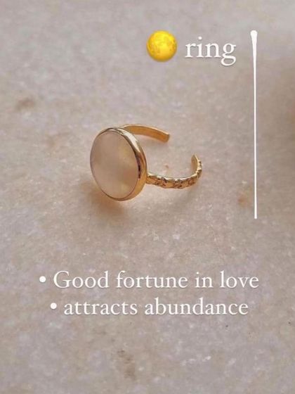 This is my 'śaani' White Moonstone Saturn ring, a beautiful piece for attracting abundance and good fortune in love.