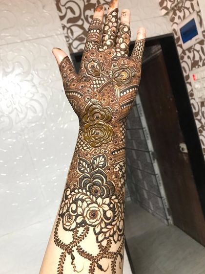 Bridal & Engagement Mehendi photo 16