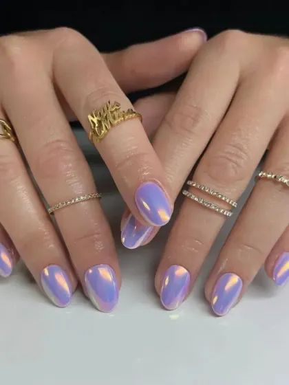 For a truly eye-catching look, we offer chrome and iridescent finishes. These almond-shaped nails feature a mesmerizing lavender chrome that shifts in the light.