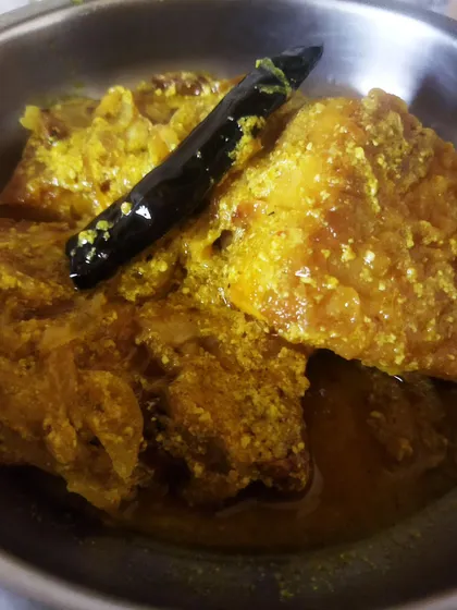 Here is my Doi Katla, a delicacy featuring river carp in a fragrant and aromatic yogurt gravy. The subtle spices and tangy yogurt create a beautiful balance of flavors, perfect for a weekend lunch.