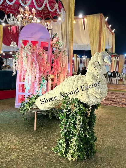 Our signature floral peacock, meticulously crafted from white flowers and lush greenery, stands as a graceful and artistic welcome piece.