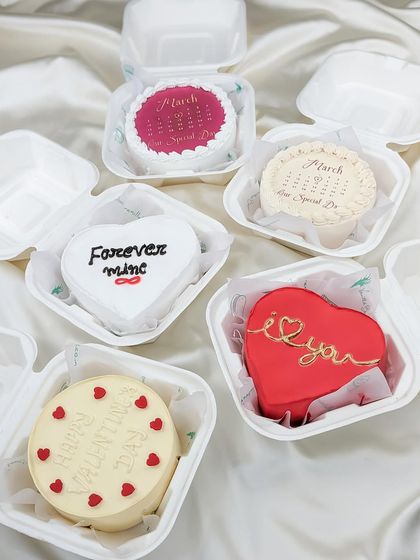 Pick your favorite bento cake for your bae. We have a variety of designs, from calendar dates to "Forever Mine," all perfectly sized for two.