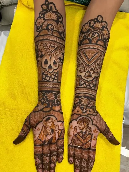A clear, detailed view of a bride and groom portrait design. Notice the fine lines and shading that give the figures life, a specialty of our experienced artists.