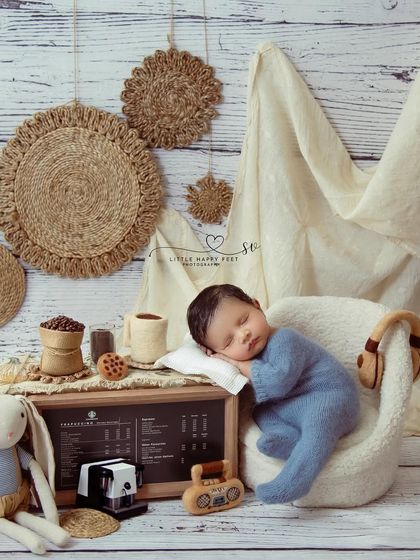 Brewing up some cuteness in this coffee-shop-themed setup. With a mini espresso machine and jute decor, it's a perfect theme for caffeine-loving parents.