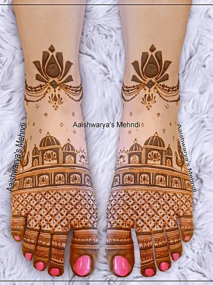 Your bridal look is complete with beautifully adorned feet. I design intricate patterns for the feet that match your hand mehndi, featuring details like palace architecture and blooming lotuses.