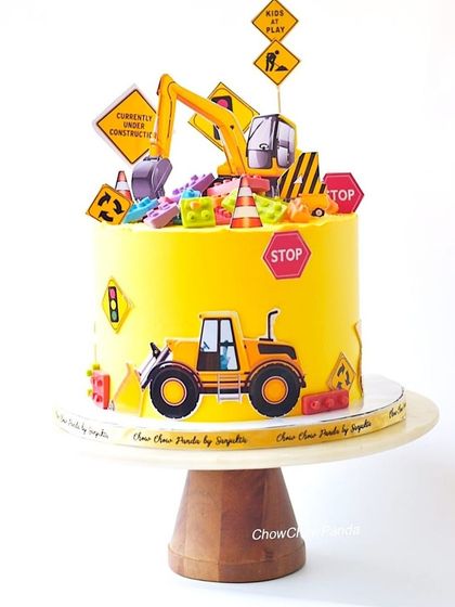 Another shot of the busy and colourful construction site cake.