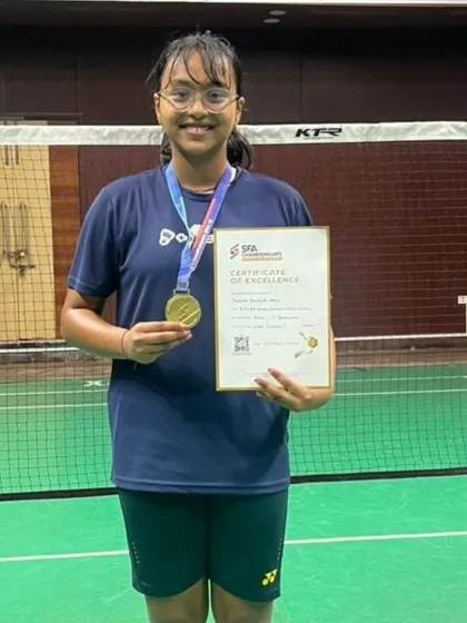 Saisha Naik with her gold medal and certificate of excellence, a result of her dedicated training at our Sachivalaya Gymkhana center.