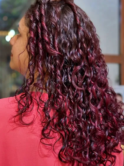 The way the light hits these red-violet curls is just stunning.