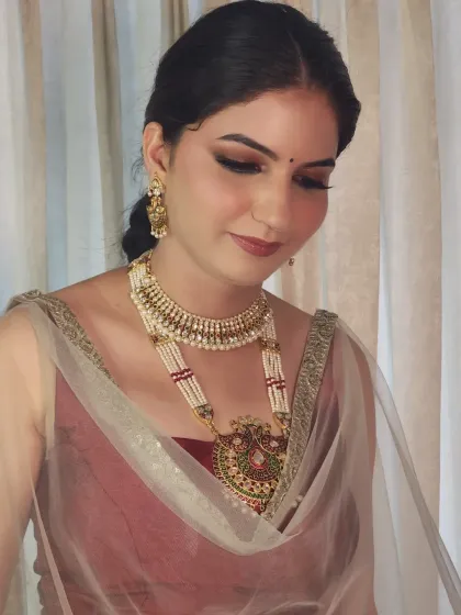 This was the Mehendi look for my bride Bhawna. I used a green kajal to match her lehenga, paired with soft brown smokey eyes and nude lips for an elegant and cohesive look.