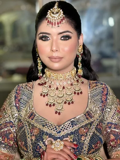 A final portrait of this creative look, proving that you can be both traditional and daring on your big day.