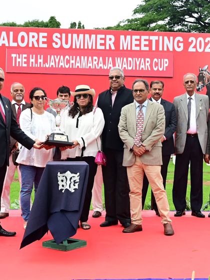 The H.H. Jayachamaraja Wadiyar Cup presentation.