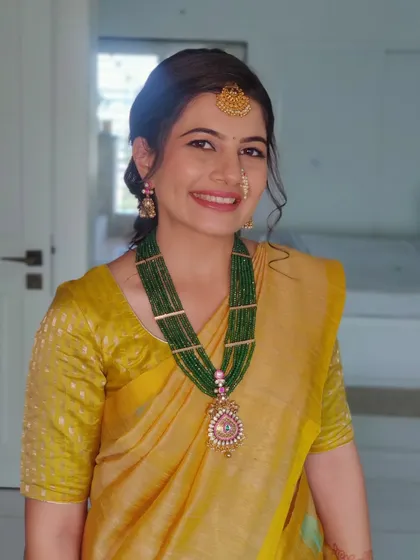 My Gujarati bride Nidhi looking absolutely stunning in a Maharashtrian look. She is slaying the traditional nath and the beautiful yellow saree.