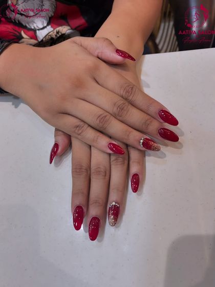 A full view of our red and gold glitter nail set. The oval shape keeps it classic, while the glitter adds a festive touch.