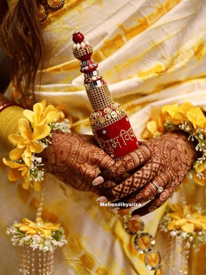 Intricate Bridal & Engagement Henna photo 29
