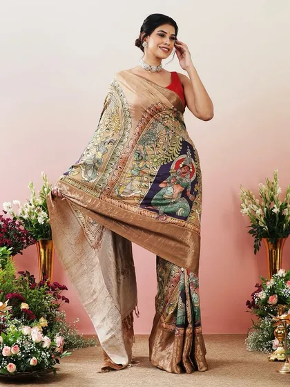 The flowing pallu of the Kathakali saree creates a beautiful and dramatic effect.