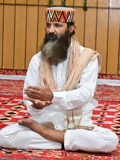 A person who is free from attachment and jealousy does not disturb the world, nor can they be disturbed by it. This is a key teaching from the Bhagavad Gita, which I am explaining in this indoor session.