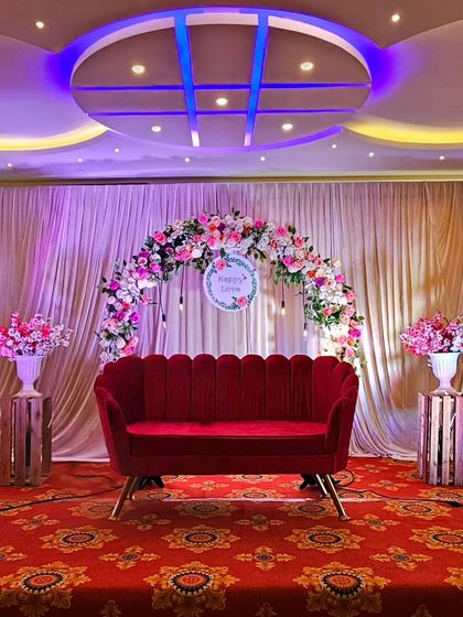 Elegant Backdrops & Seating photo 4