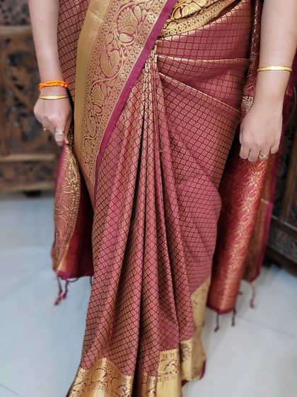 A close-up of Aditi's center pleats. Learning to get these even and straight is a key focus in my classes.