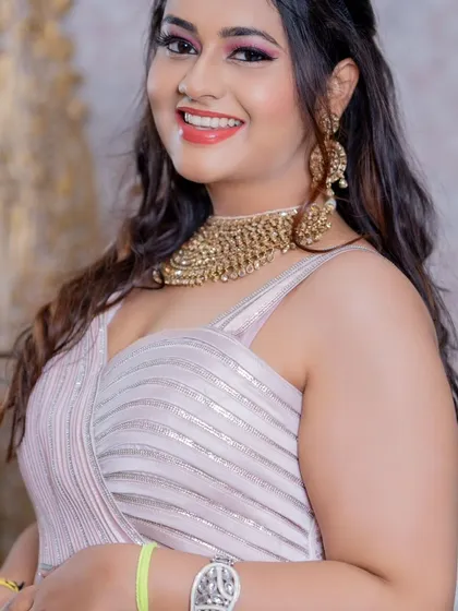 A happy, smiling close-up that shows the bright and fresh makeup look.