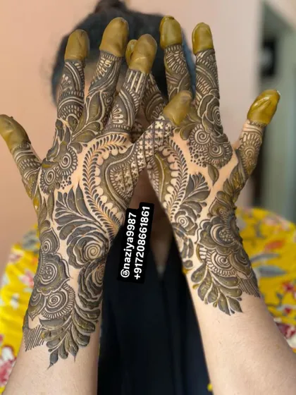 A lovely Arabic-inspired design with leafy patterns creating a heart shape on the palms.