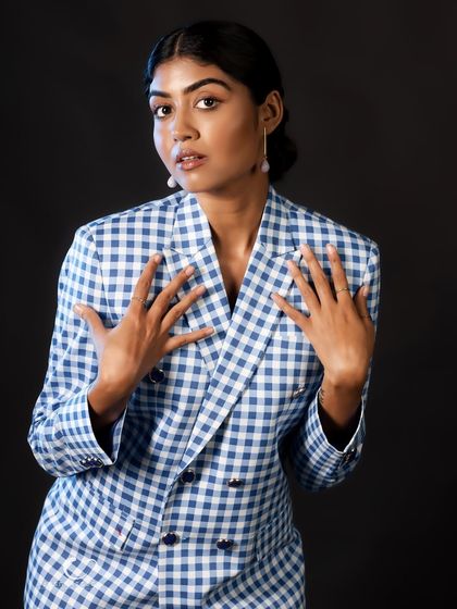 Expressive hands and a direct gaze make this a compelling and engaging portrait. It’s a beautiful blend of gesture and emotion.