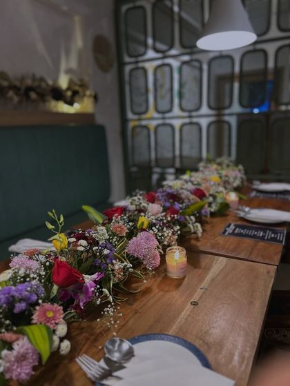 The full tablescape, ready to host a memorable pre-wedding dinner for the happy couple and their friends.