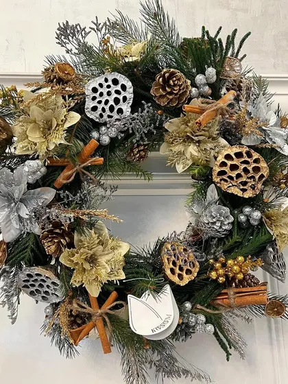 This moonlit gilded wreath is magical, sparkly, and so Christmassy. I used silver and gold elements, dried lotus pods, pinecones, and cinnamon sticks to create a classy and festive piece for a front door.