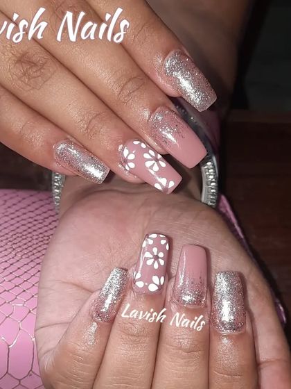 A cute design combining nude pink, silver glitter, and a hand-painted daisy pattern.