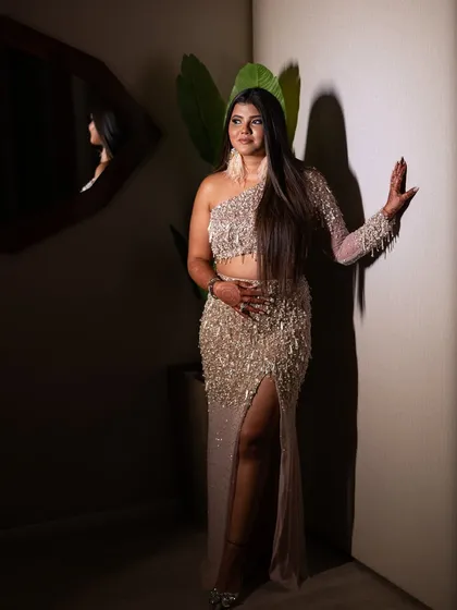 Kajol looking like an absolute diva. The sleek hair and glowing makeup perfectly complement her high-slit, embellished gown.