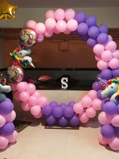 Another angle of the beautiful pink and purple Unicorn balloon ring.
