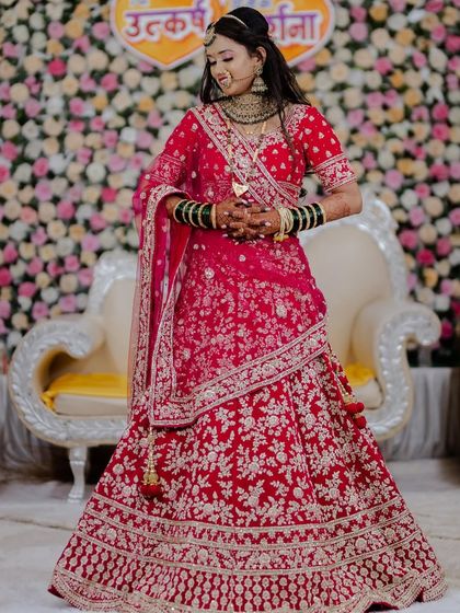 Classic Red & Gold Bridal Looks photo 7