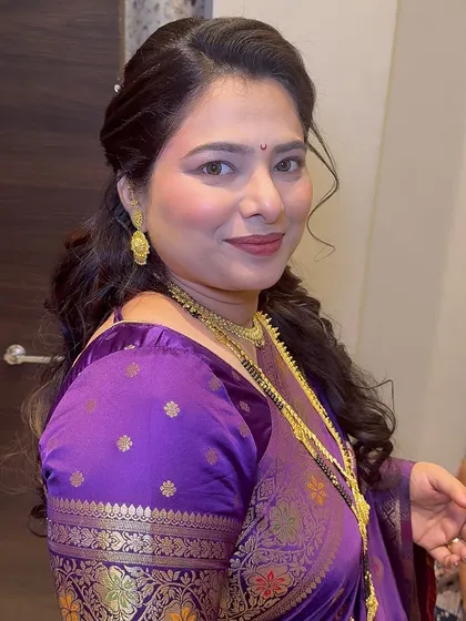 A beautiful and elegant 'sider' look for a wedding guest. The makeup is soft and sophisticated, enhancing her features without being too heavy, perfect for a mature skin type.