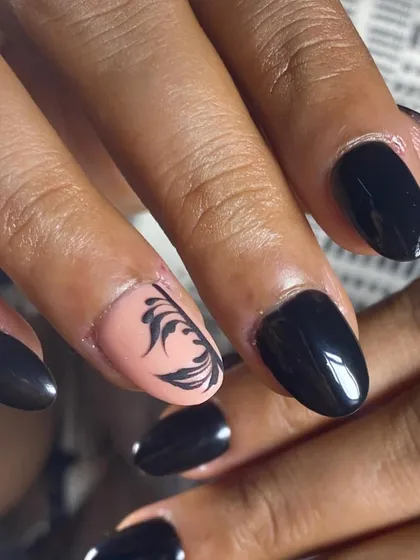 The contrast in this black and nude set is just perfect.