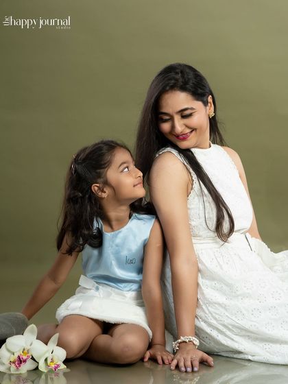 Pooja - Kids & Family Photography The Parent's Embrace photo 10