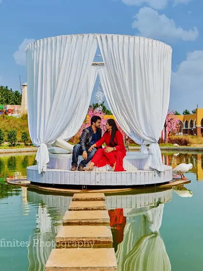 Our floating gazebo set offers a luxurious and unique setting for a waterside pre-wedding shoot, combining elegance with the beauty of nature.