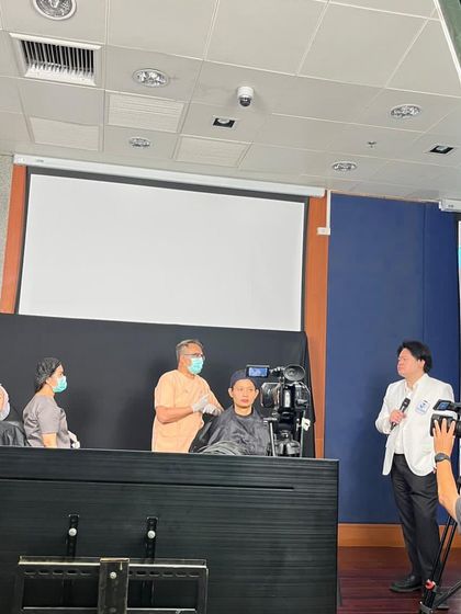 Demonstrating filler and thread techniques for Thai doctors during a training session in Bangkok. Sharing knowledge across borders is incredibly rewarding.