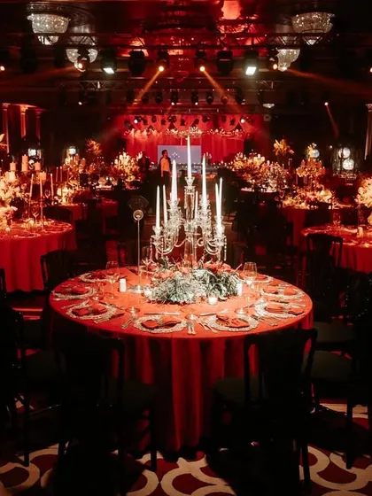 The Sangeet night in Antalya was a vision in red. The grand ballroom was transformed with dramatic lighting and opulent table settings, featuring tall candelabras and rich red linens for a truly royal feel.