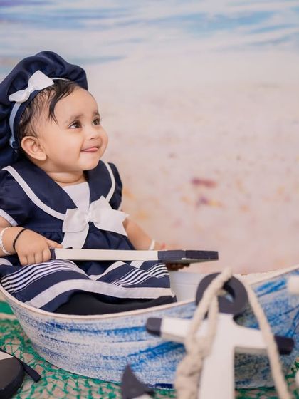Ahoy, little sailor. Our nautical set includes a boat, ship's wheel, and an ocean backdrop, providing everything you need for a seaworthy adventure photoshoot.