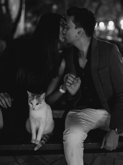 A quirky and sweet moment captured at night in Baku, with a street cat sharing the bench. Sometimes the most memorable shots are the ones you can't plan. It shows the fun, unscripted side of their love story.