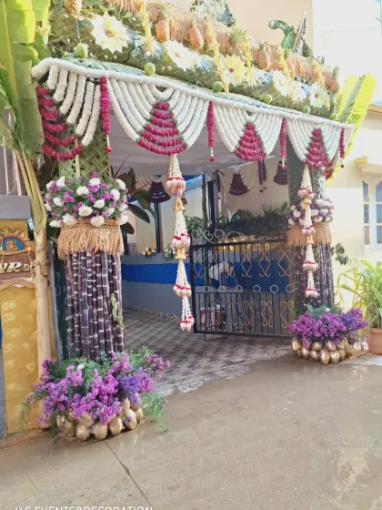 A final look at the magnificent and detailed traditional home entrance decoration, a true celebration of our culture.