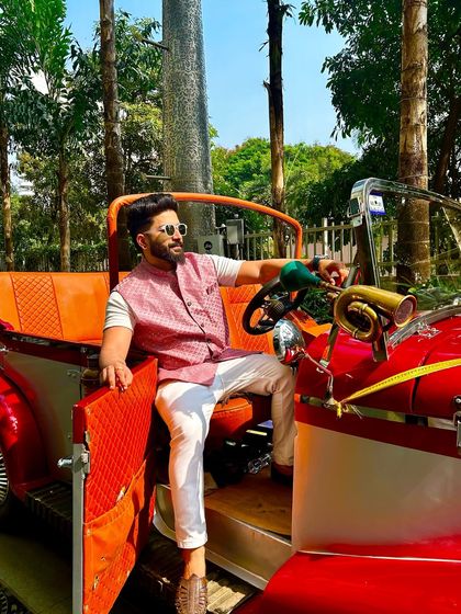 Vintage wheels and modern thrills. A closer look at the stylish setup for a baraat, showing that every detail is curated for a premium experience.
