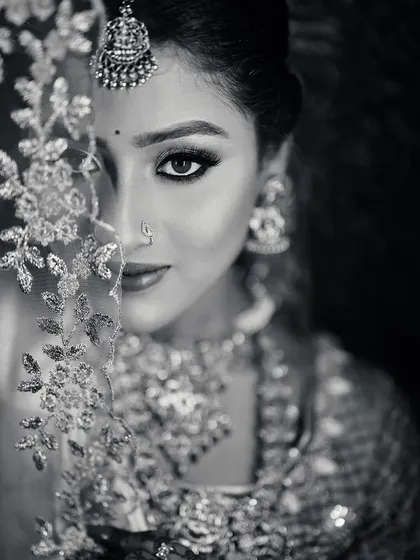 This artistic black and white bridal portrait highlights the intricate details of the bride's veil and jewelry. I create these timeless, elegant shots to give special attention to the bridal look, making sure every element from the maang tikka to the expressive eyes is captured perfectly.
