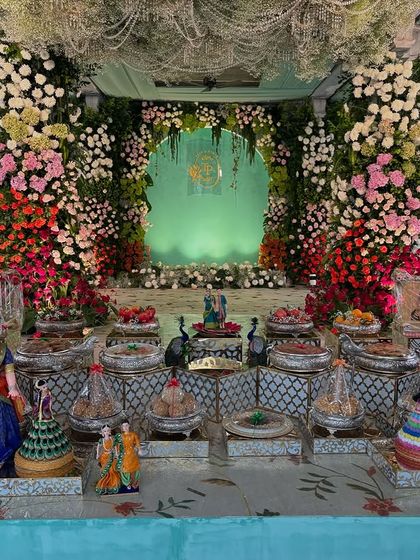 A straight-on shot of the multi-colored floral wonderland, with a green archway in the center.