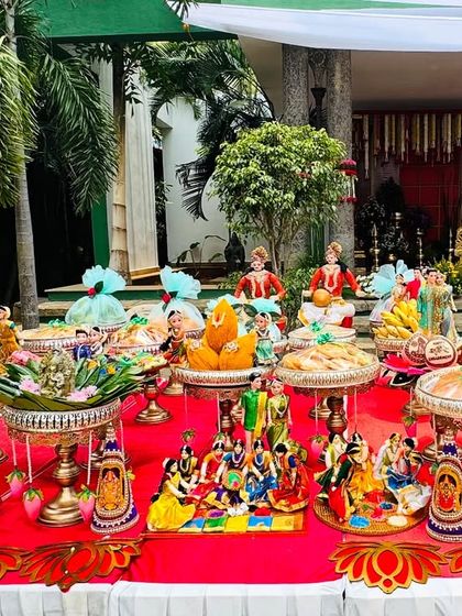 Siri - Custom Gift Hampers & Return Gifts Grand Event Displays photo 11