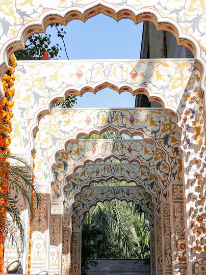 A perspective shot through the series of hand-painted Mughal arches. This created a beautiful sense of depth and grandeur, making the entrance feel like a royal passage.
