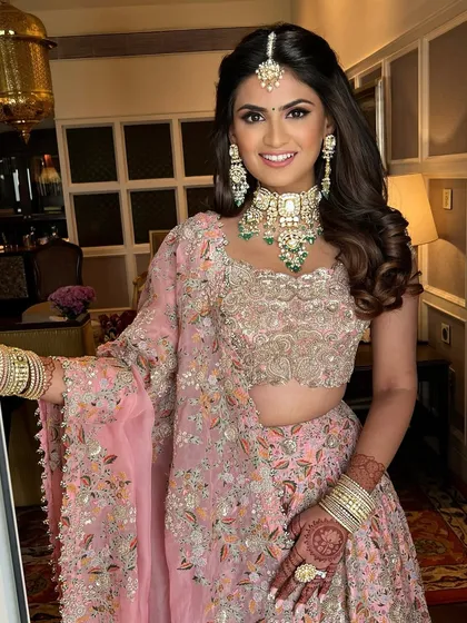 A radiant smile from the sister of the bride. For her, we went with a fresh and delicate look featuring a dewy, bronzed base and soft pink shimmer on the eyes. This style of family wedding makeup enhances her natural beauty and is perfect for a day wedding.